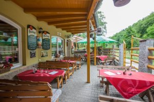 utulny-penzion-s-restauraci-zahradnim-bazenem-a-wellnes-romanticka-lokalita-udoli-oddechu-brno-bystrc_3